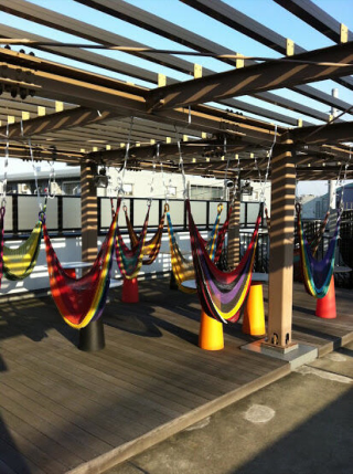 Illustration for article titled Japan's Hammock Cafes Are Perfect for Lazy People